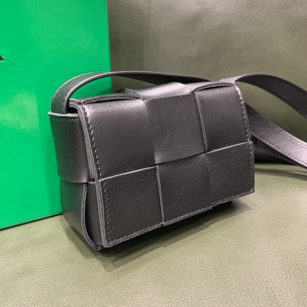 Bottega Veneta Mini Cassette 小包 666688羊皮黑色