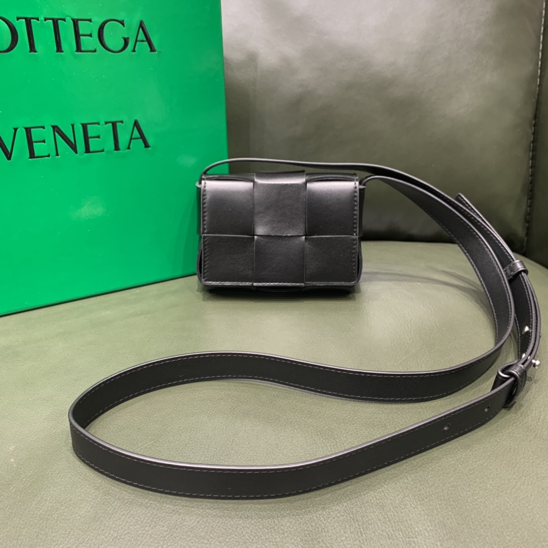 Bottega Veneta Mini Cassette 小包 666688羊皮黑色