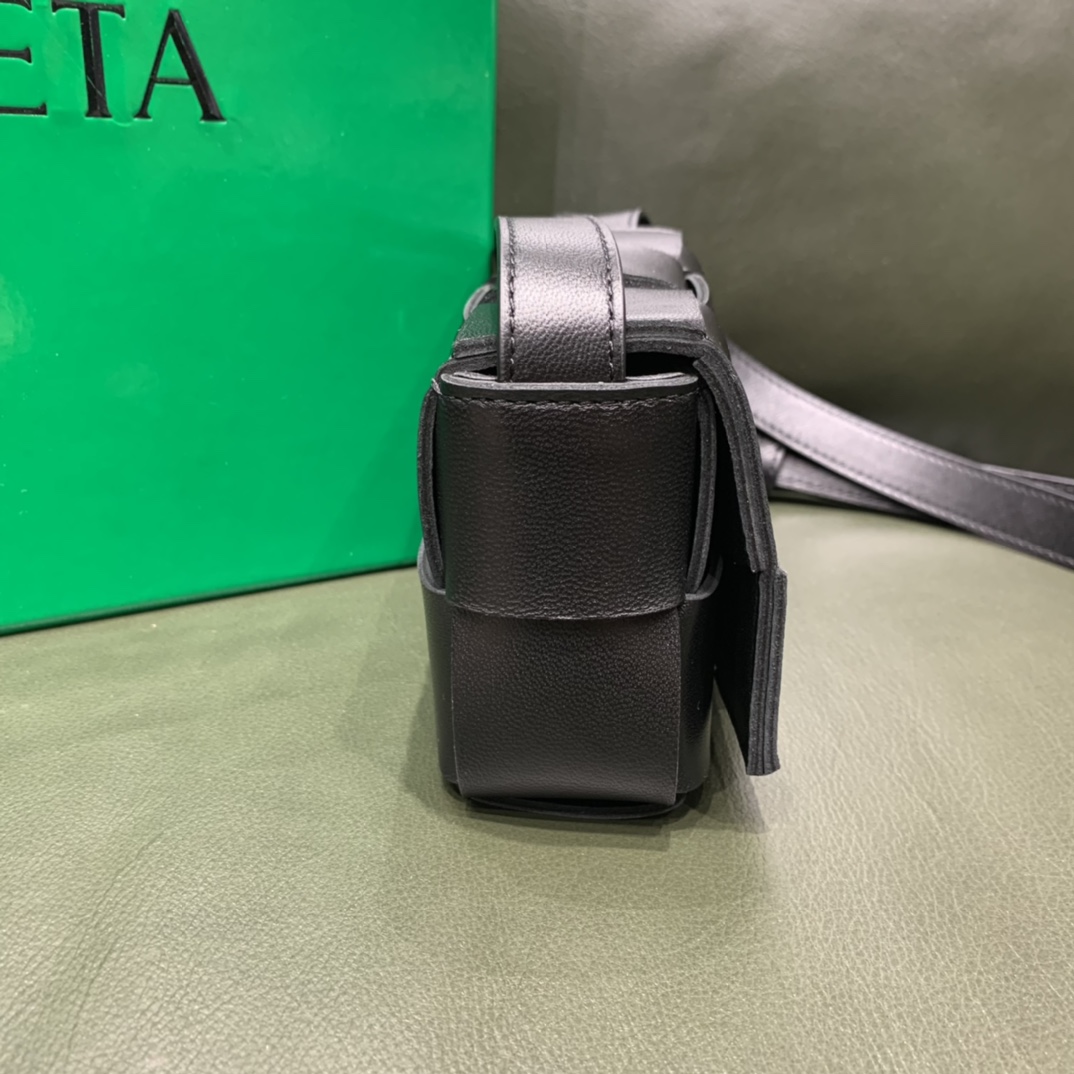Bottega Veneta Mini Cassette 小包 666688羊皮黑色