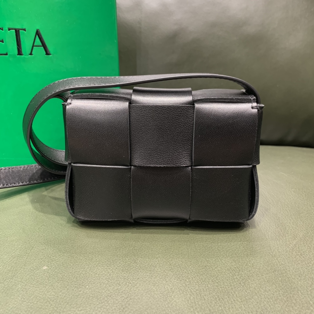 Bottega Veneta Mini Cassette 小包 666688羊皮黑色