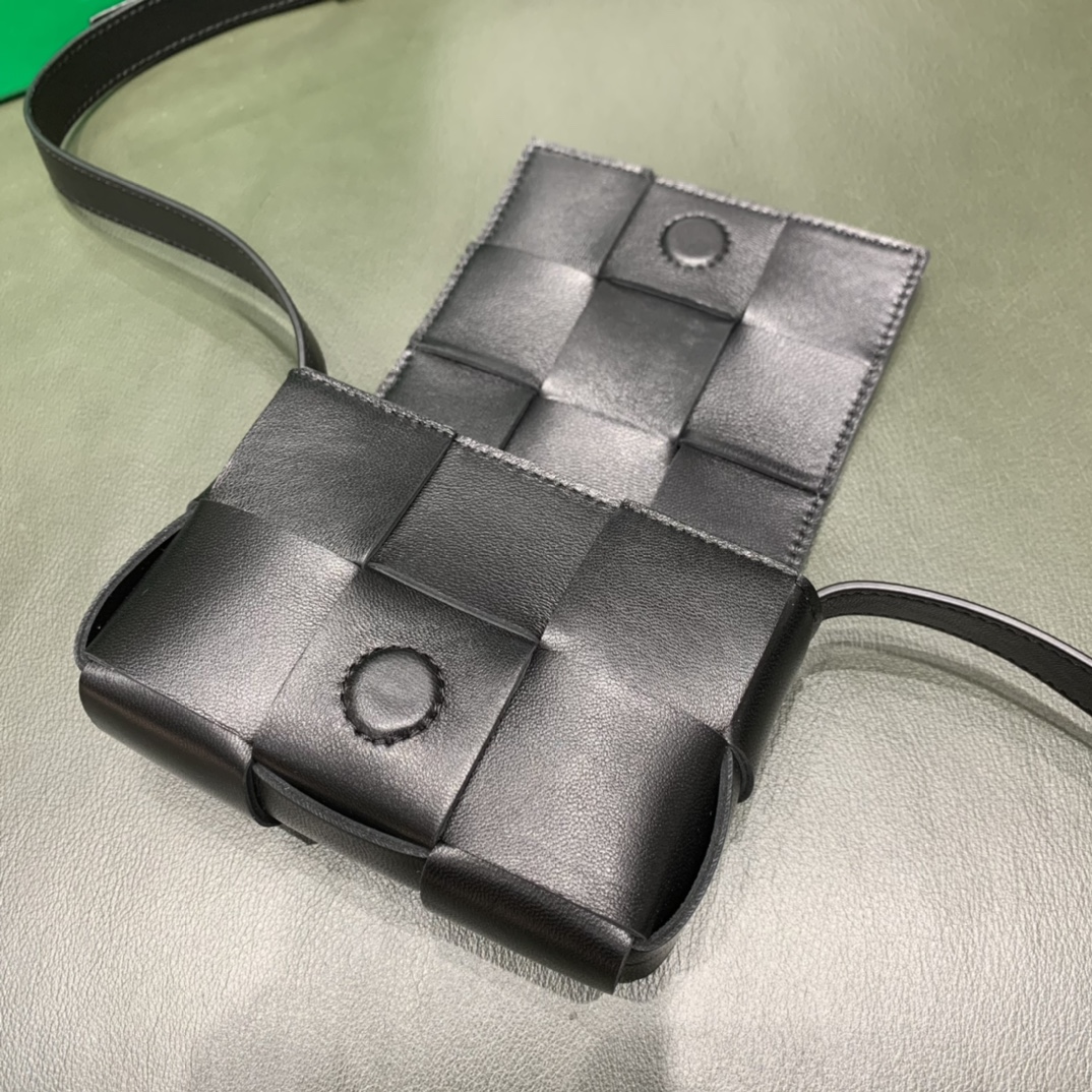 Bottega Veneta Mini Cassette 小包 666688羊皮黑色