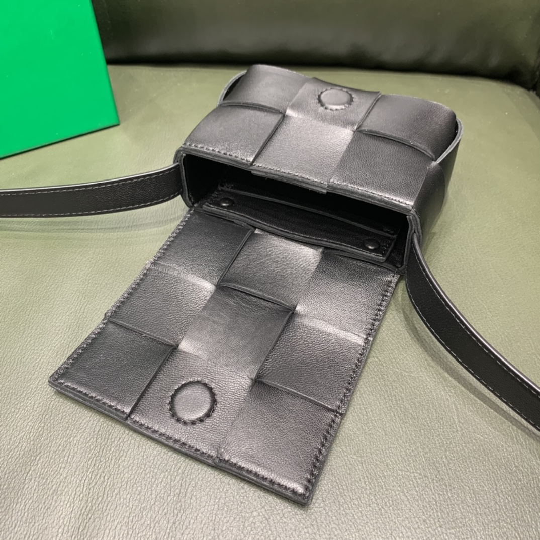 Bottega Veneta Mini Cassette 小包 666688羊皮黑色