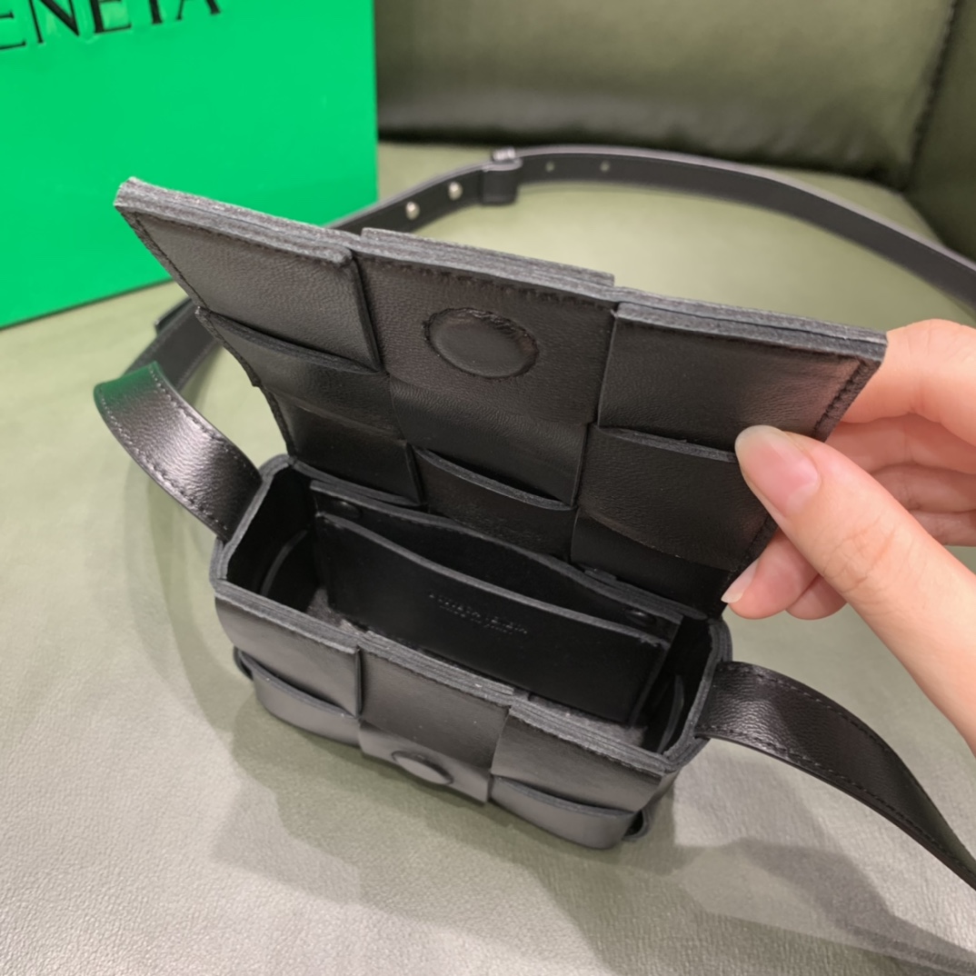 Bottega Veneta Mini Cassette 小包 666688羊皮黑色