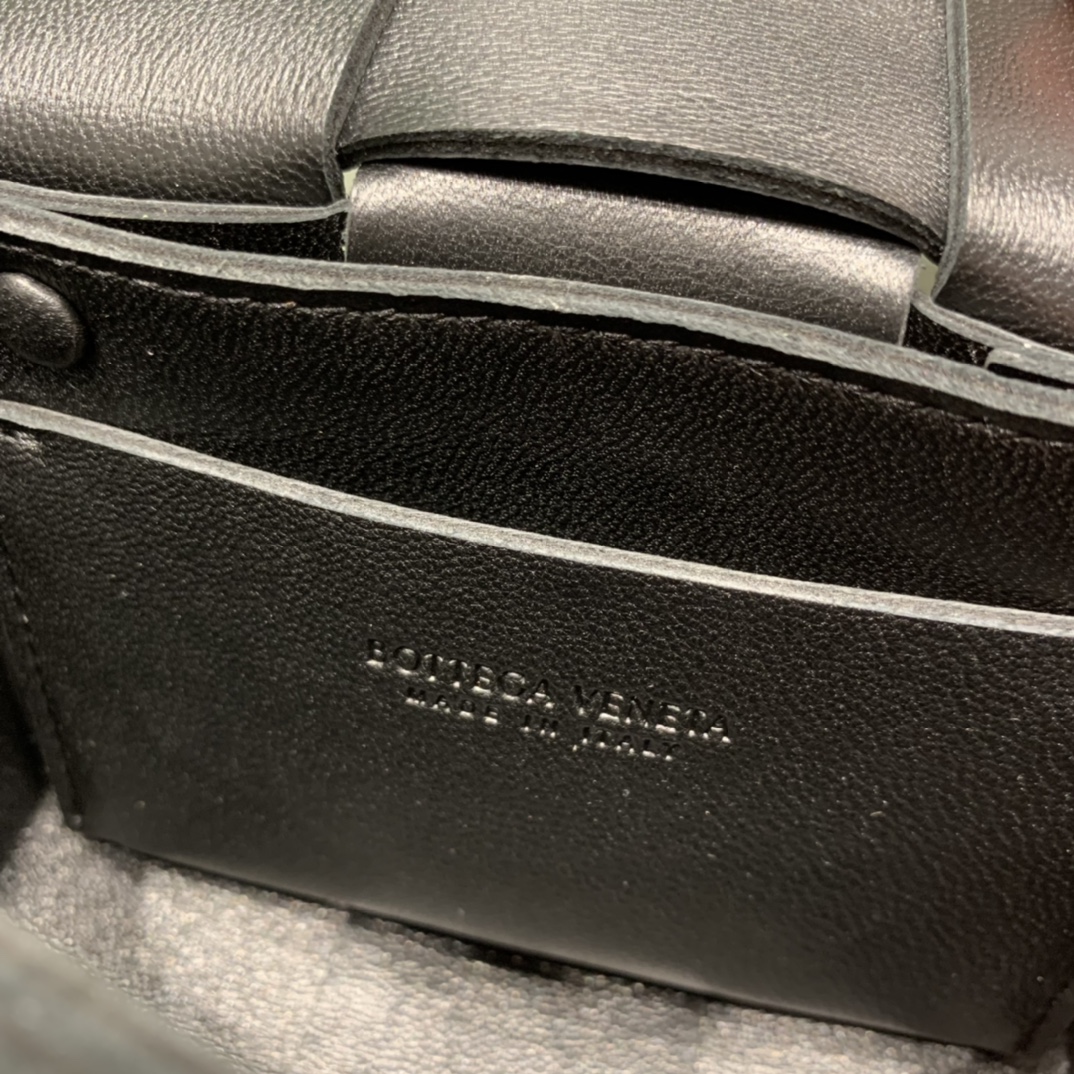 Bottega Veneta Mini Cassette 小包 666688羊皮黑色
