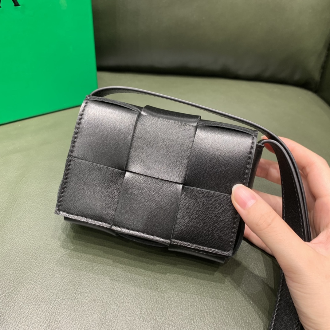Bottega Veneta Mini Cassette 小包 666688羊皮黑色