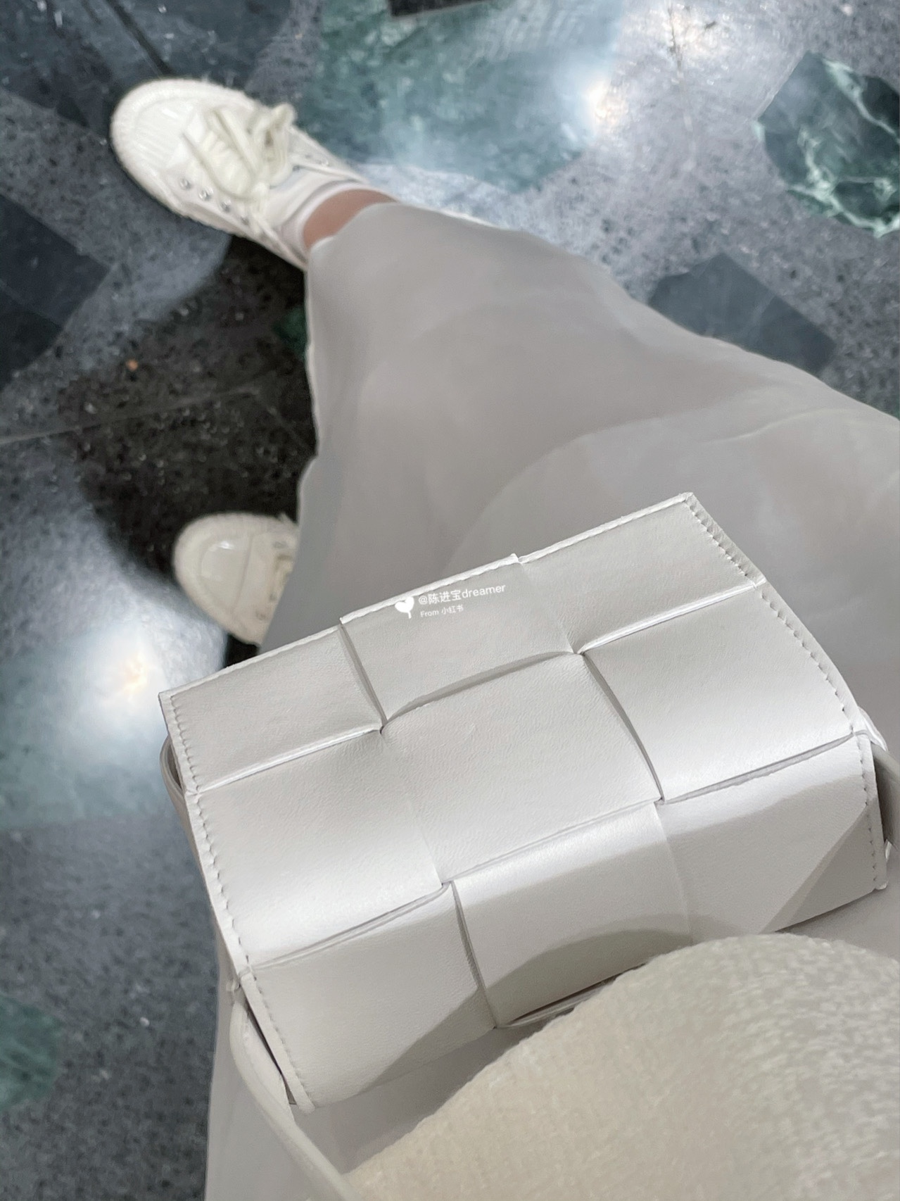 Bottega Veneta Mini Cassette 小包 666688羊皮白色