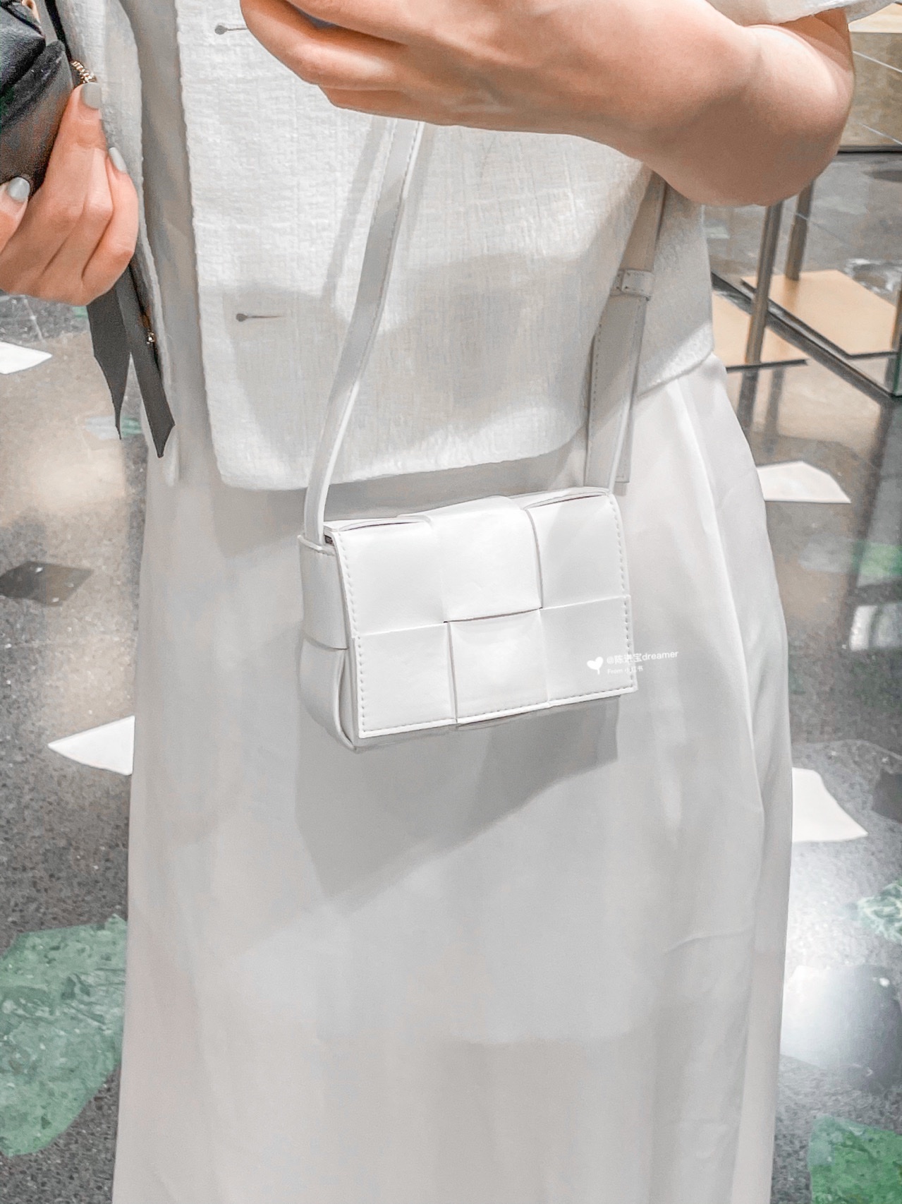 Bottega Veneta Mini Cassette 小包 666688羊皮白色
