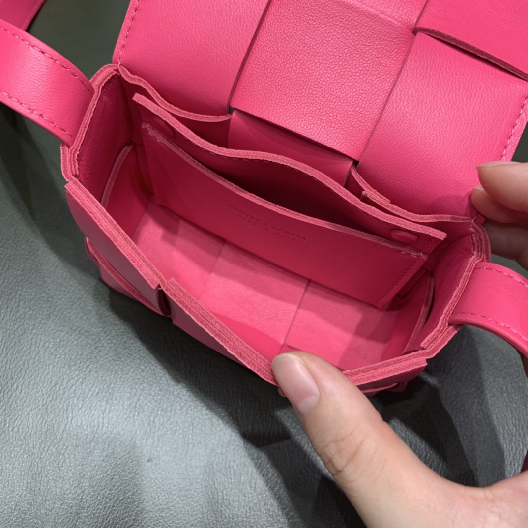 Bottega Veneta Mini Cassette 小包 666688羊皮粉红