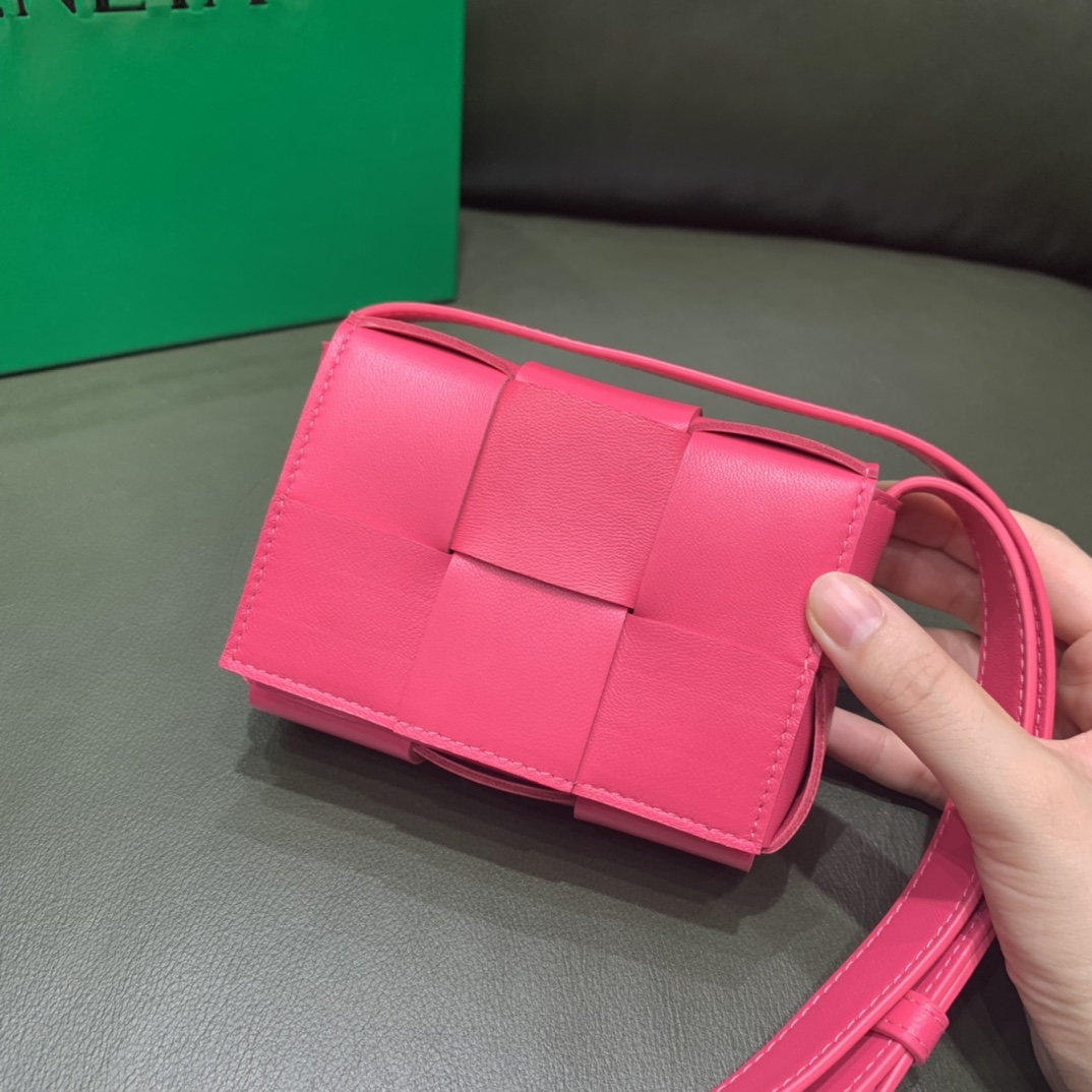 Bottega Veneta Mini Cassette 小包 666688羊皮粉红