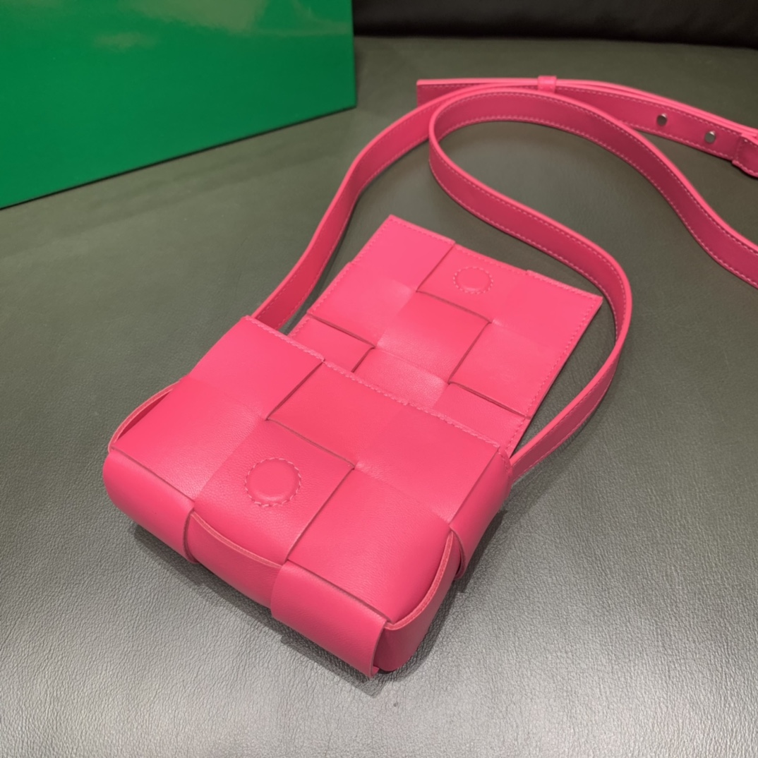 Bottega Veneta Mini Cassette 小包 666688羊皮粉红