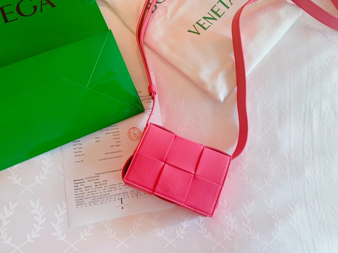 Bottega Veneta Mini Cassette 小包 666688羊皮粉红