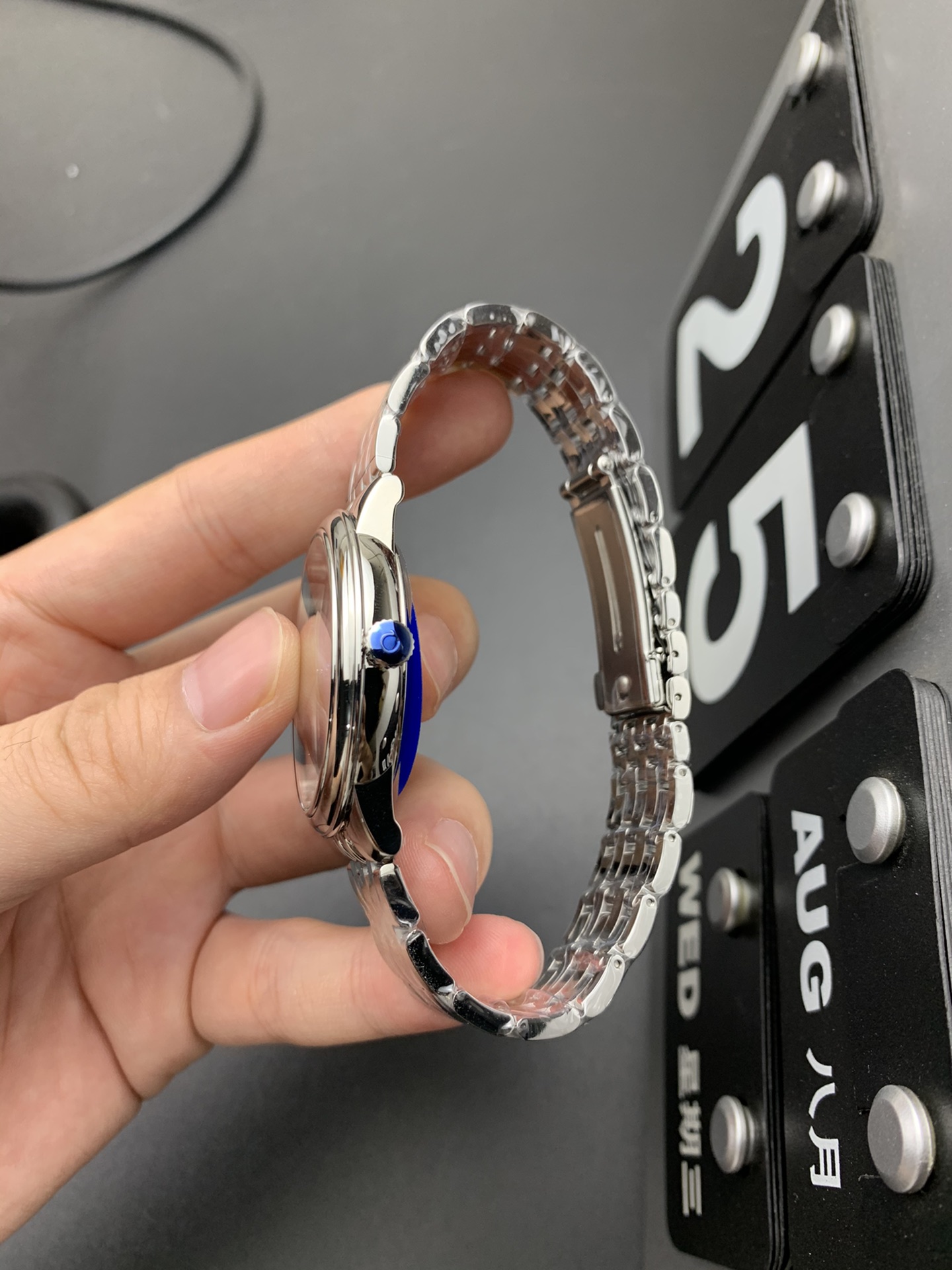 Omega MKS 轨道蝶飞