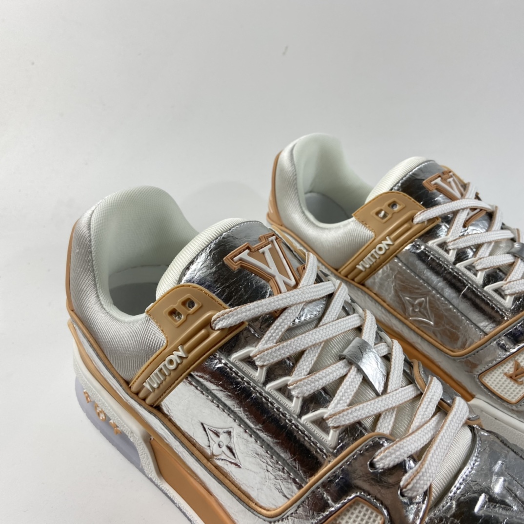 P600  全新LV路易威登Louis vuitton Trainer Sneaker Low休闲运动文化百搭篮球板鞋“锡箔银燕麦棕”1A9969