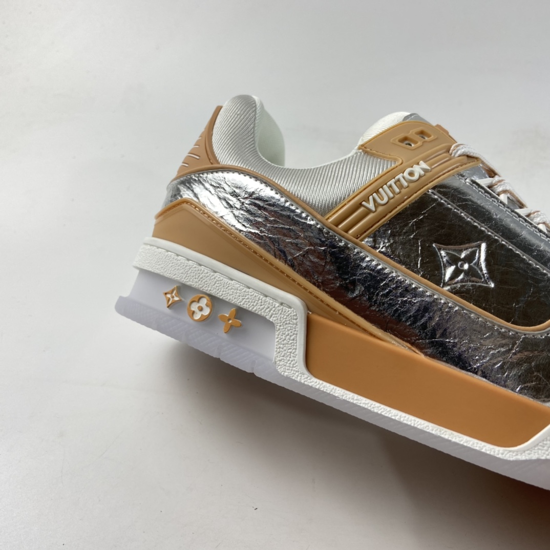 P600  全新LV路易威登Louis vuitton Trainer Sneaker Low休闲运动文化百搭篮球板鞋“锡箔银燕麦棕”1A9969