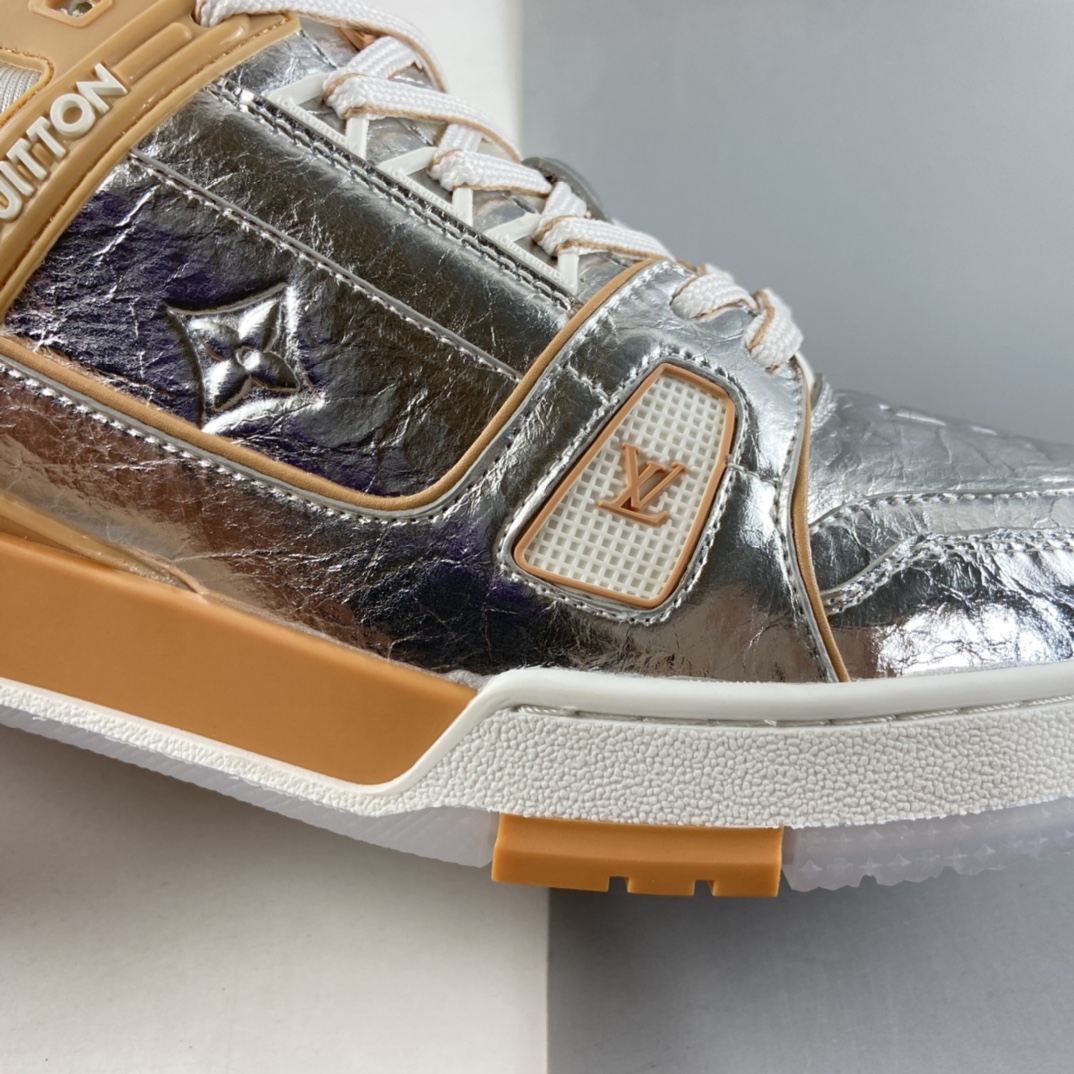 P600  全新LV路易威登Louis vuitton Trainer Sneaker Low休闲运动文化百搭篮球板鞋“锡箔银燕麦棕”1A9969