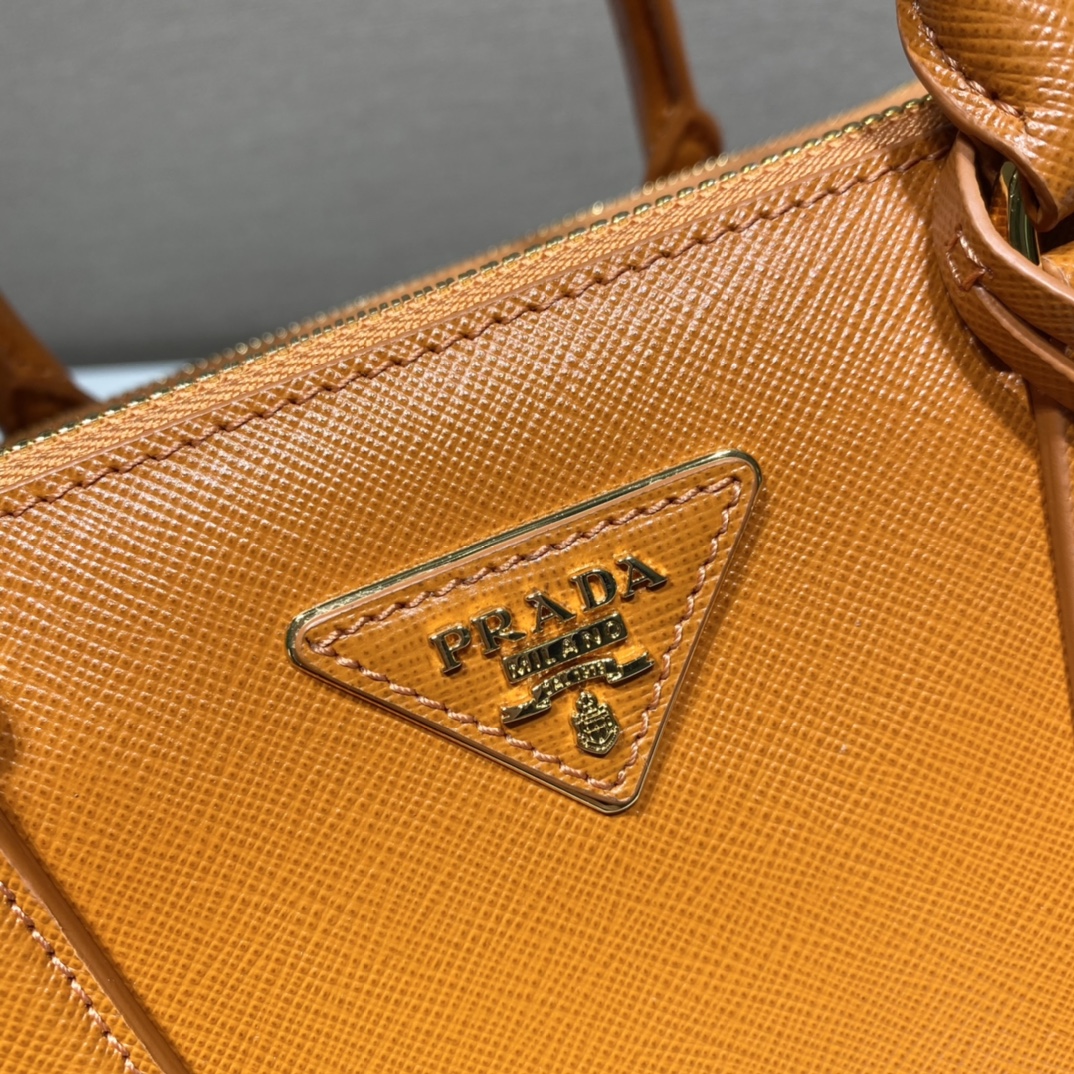 PRADA普拉达进口十字纹牛皮杀手包1BA863