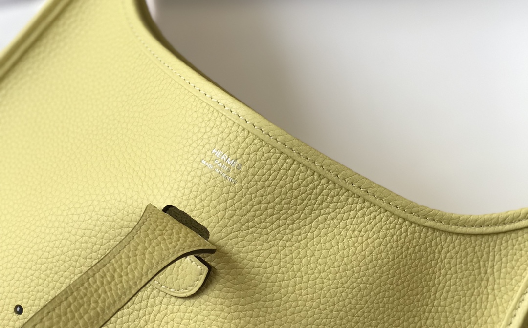 Hermès Evelyne III 29 PM Lemon Clemence Leather Crossbody Bag Adjustable Strap 6 i1629879992 1027 5