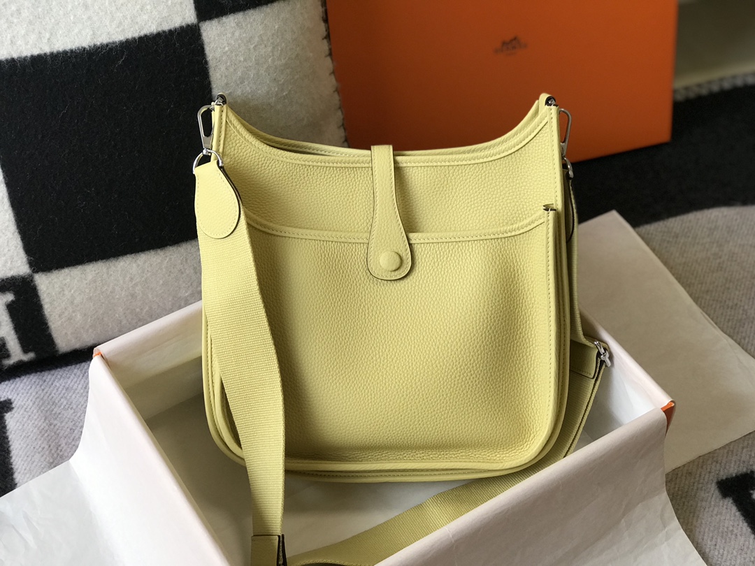 Hermès Evelyne III 29 PM Lemon Clemence Leather Crossbody Bag Adjustable Strap 2 i1629879992 1079 1