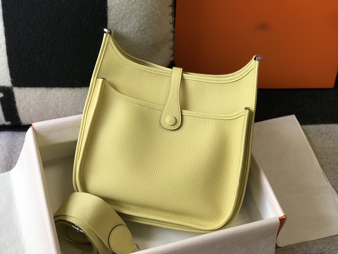 Hermès Evelyne III 29 PM Lemon Clemence Leather Crossbody Bag Adjustable Strap 4 i1629879992 3762 3