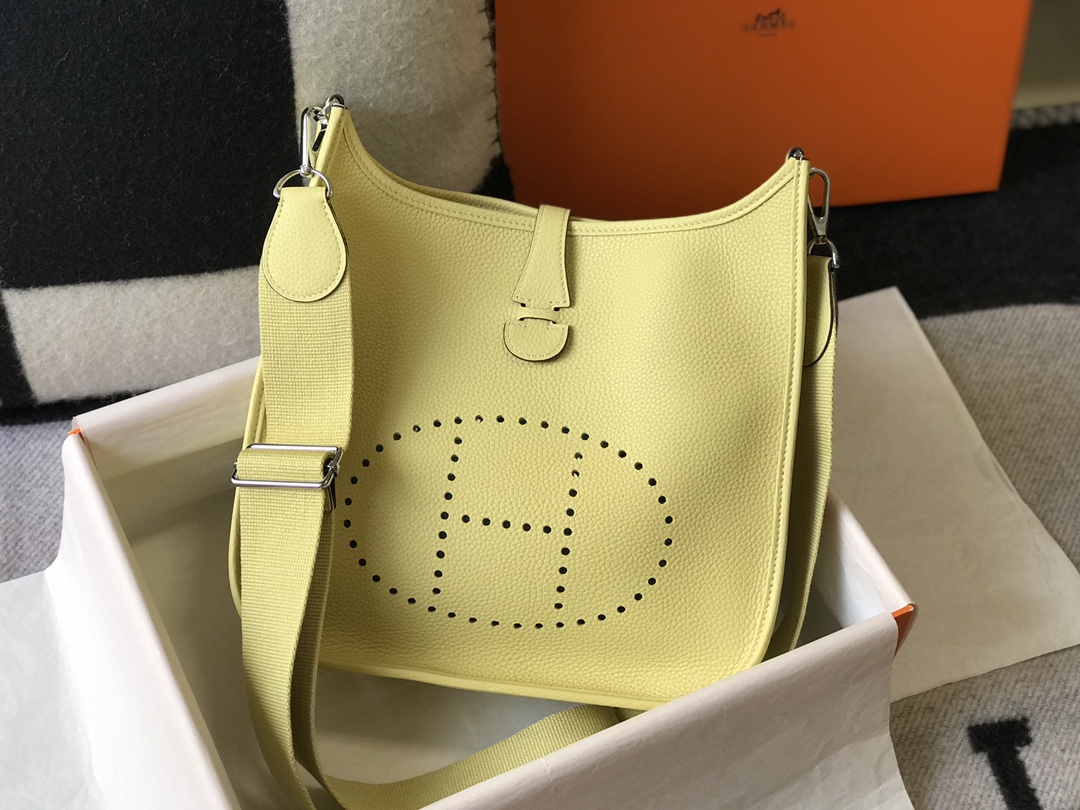 Hermès Evelyne III 29 PM Lemon Clemence Leather Crossbody Bag Adjustable Strap 1 i1629879992 5144 0