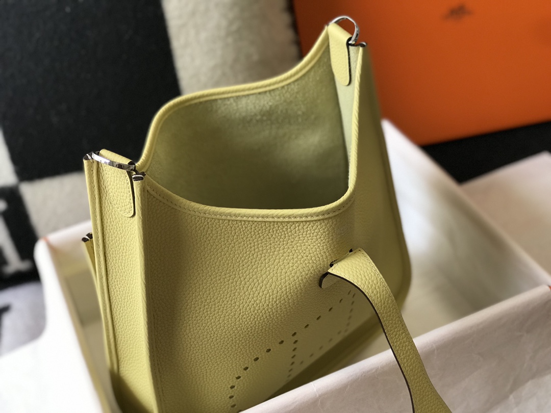Hermès Evelyne III 29 PM Lemon Clemence Leather Crossbody Bag Adjustable Strap 9 i1629879992 8209 8