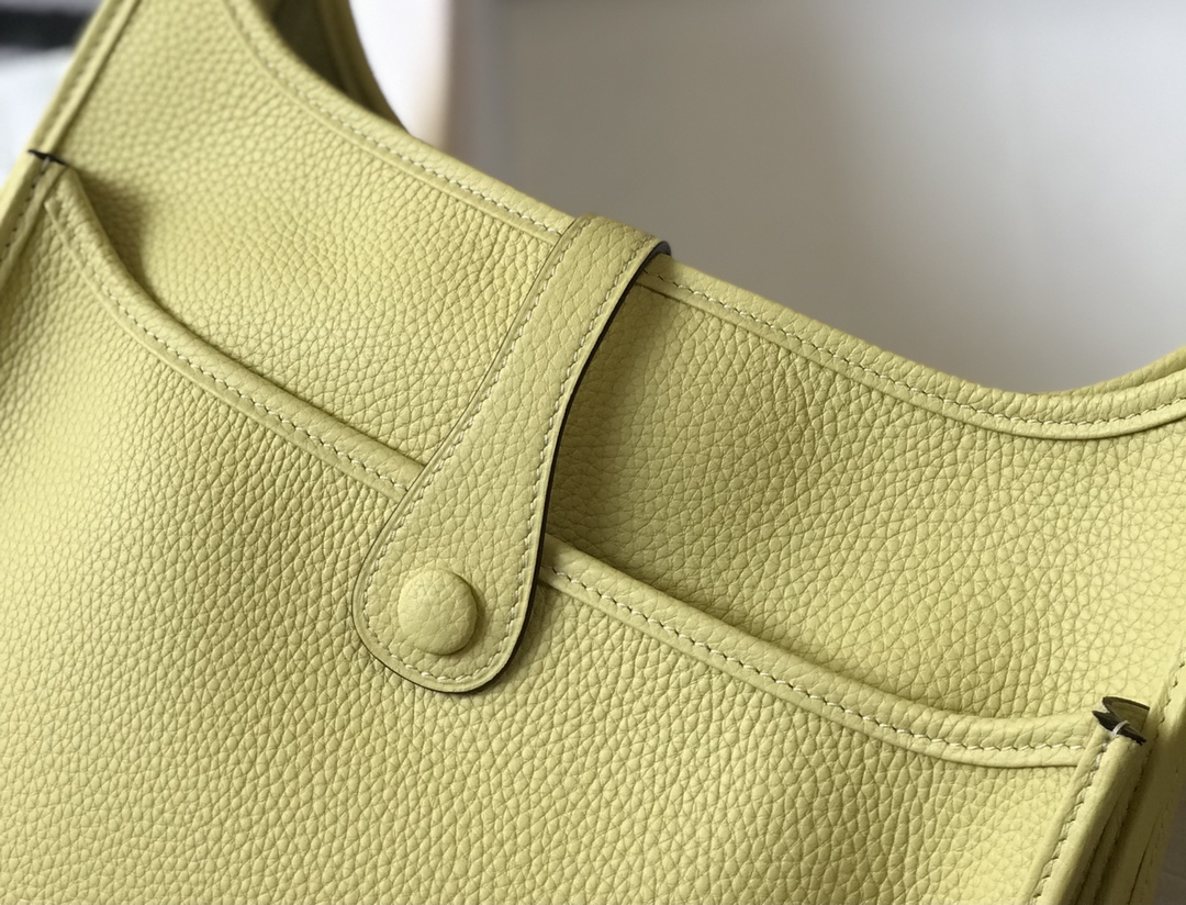 Hermès Evelyne III 29 PM Lemon Clemence Leather Crossbody Bag Adjustable Strap 7 i1629879992 9109 6
