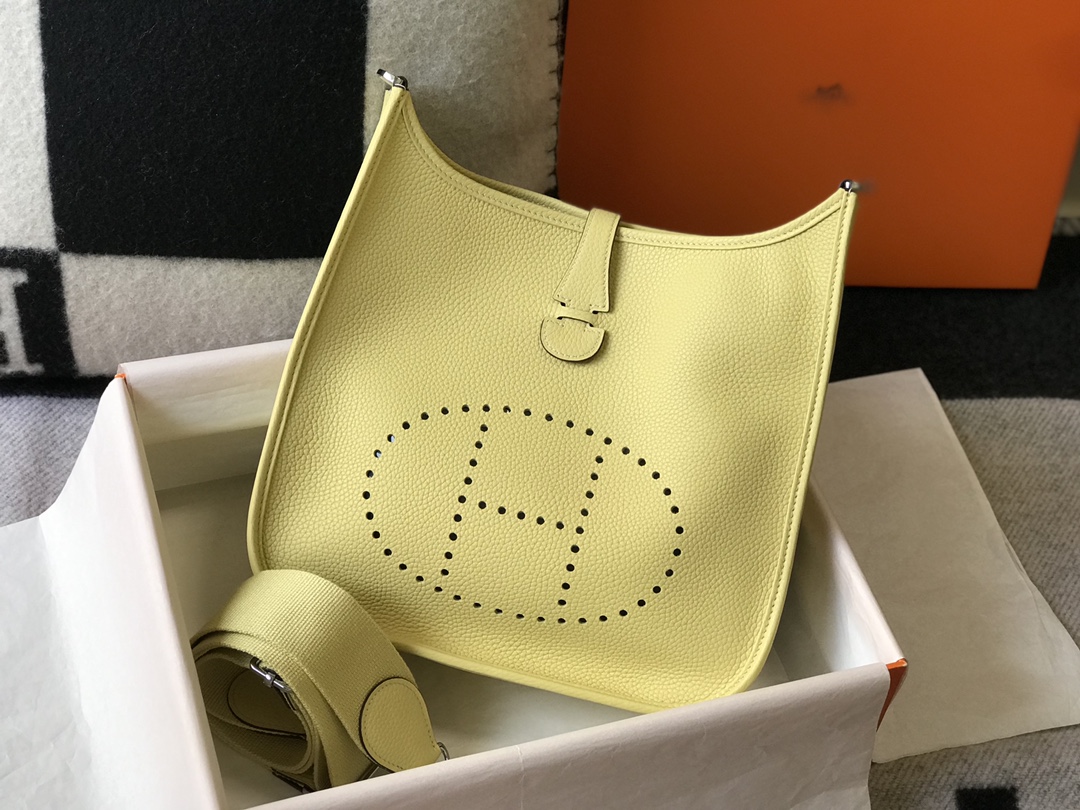 Hermès Evelyne III 29 PM Lemon Clemence Leather Crossbody Bag Adjustable Strap 3 i1629879992 9738 2