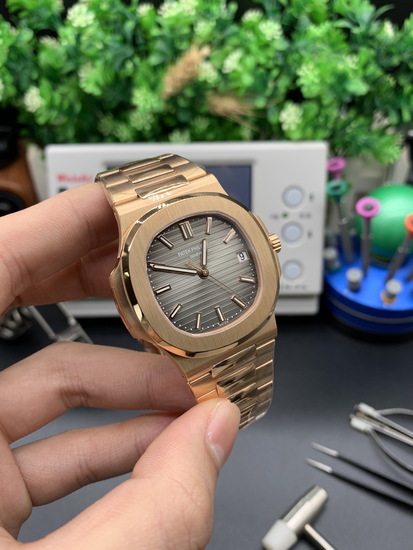 Todo nautilus de oro rosa.