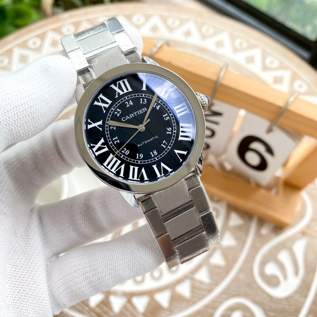 カルティエ 男性用腕時計 クラシックデザインと高級素材