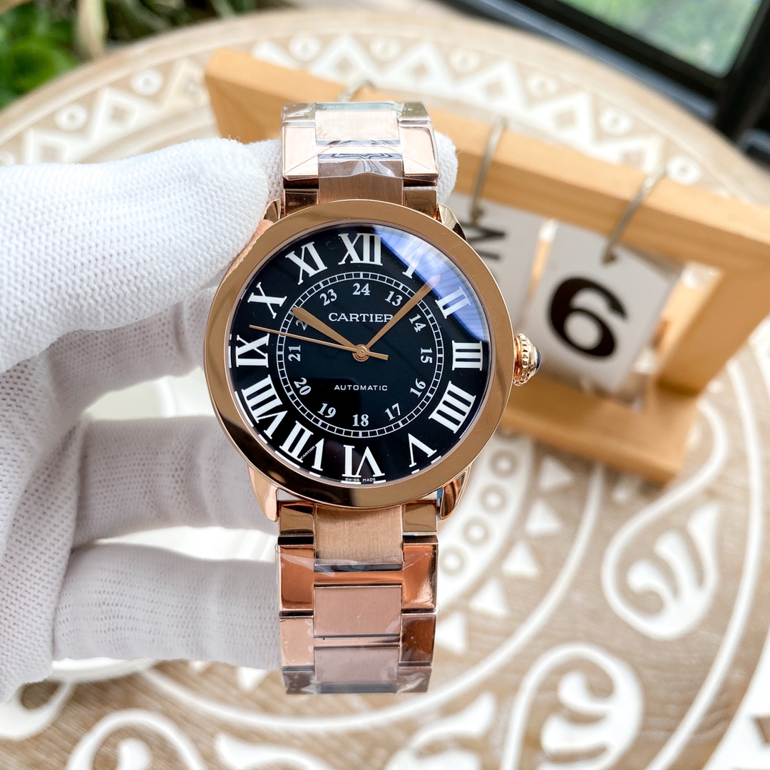 カルティエ 男性用腕時計 クラシックデザインと高級素材