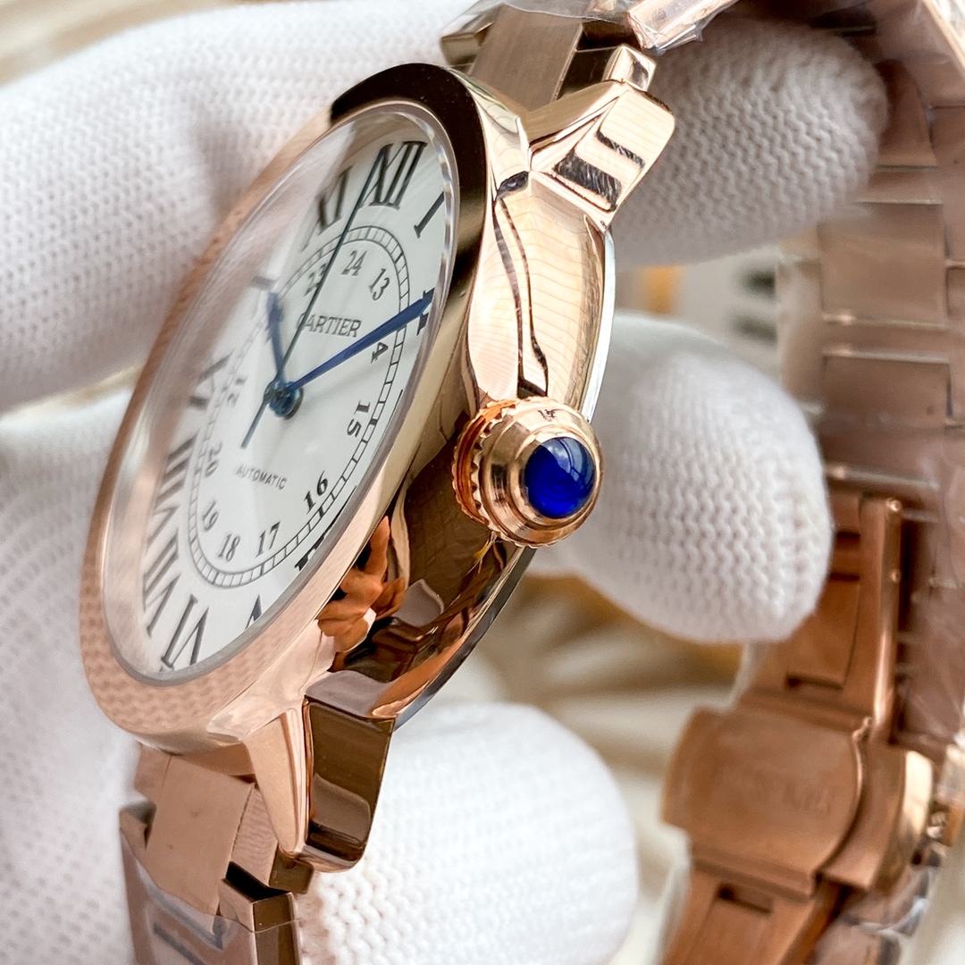 カルティエ 男性用腕時計 クラシックデザインと高級素材