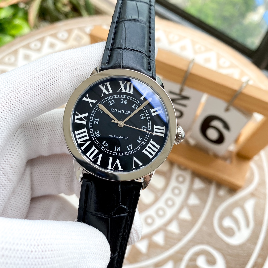 カルティエ 男性用腕時計 クラシックデザインと高級仕様