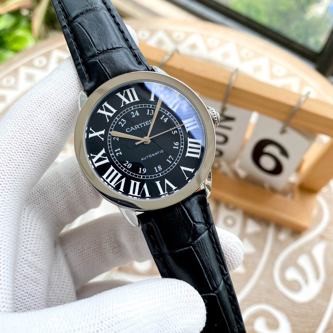 カルティエ 男性用腕時計 クラシックデザインと高級仕様