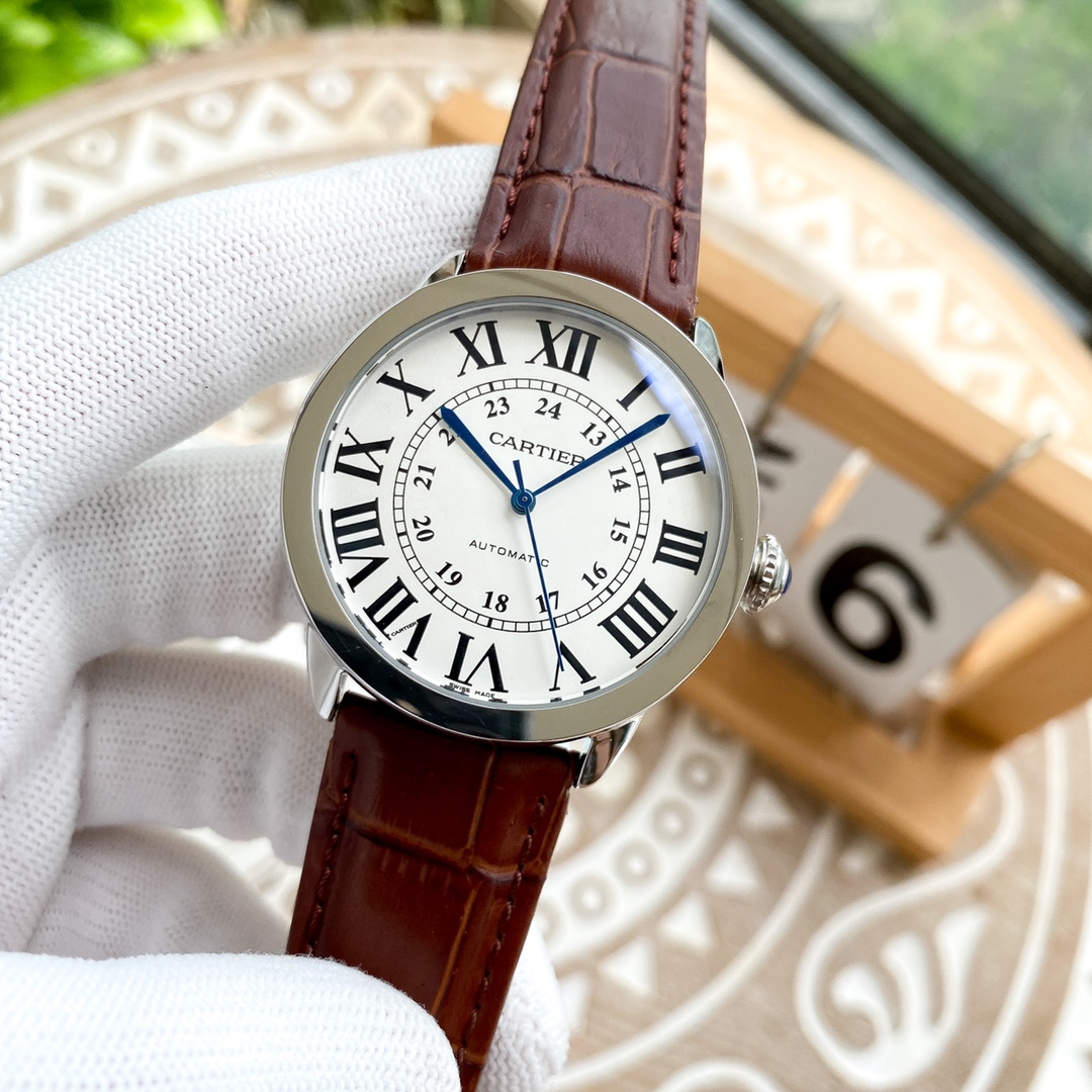 カルティエ 男性用腕時計 クラシックデザインと高級仕様