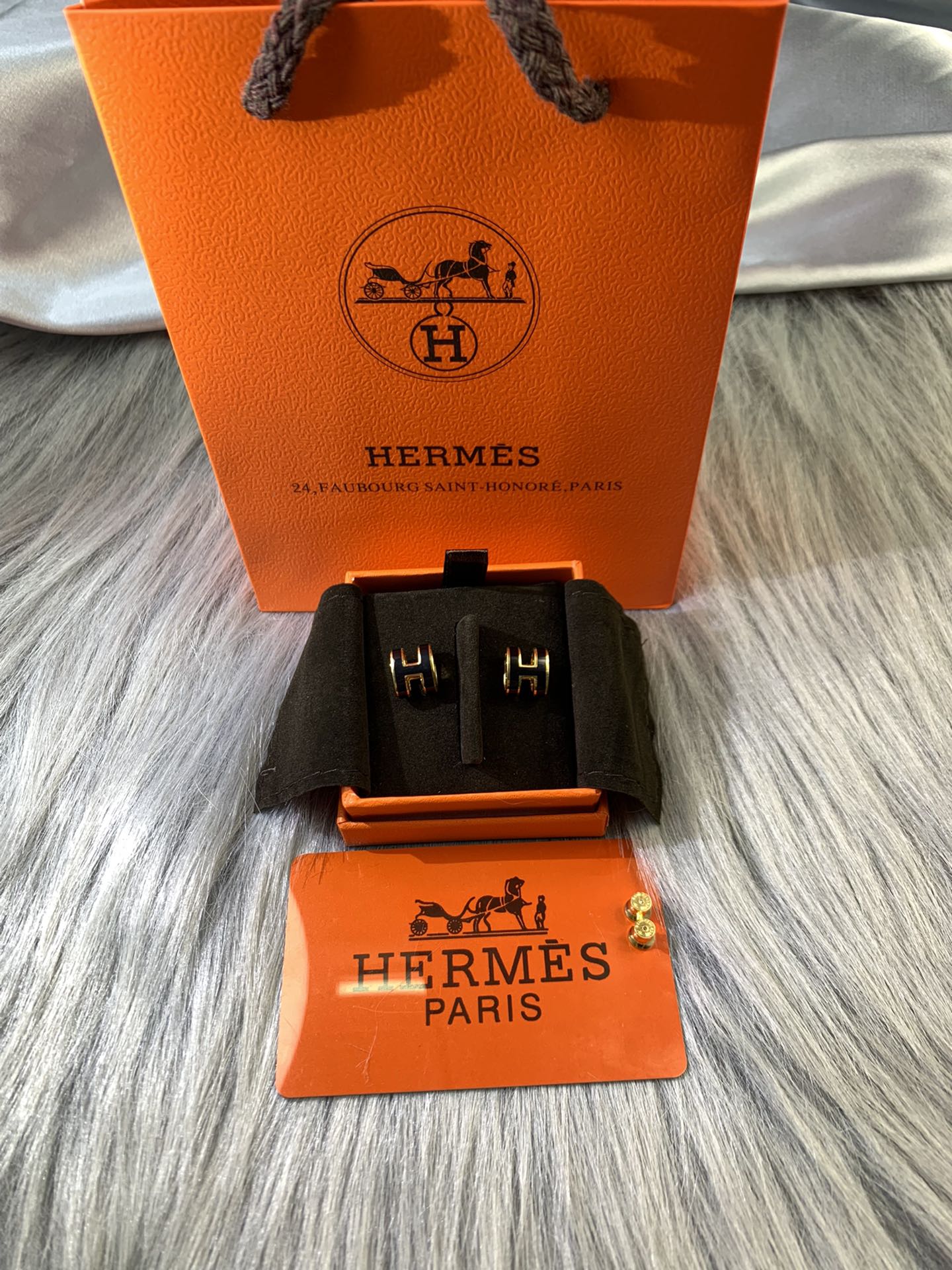NO:101143,Hermes black enamel earrings, rose gold, gold two colors, counter synchronization, Hermes earrings, hermes, gold19860909爱马仕黑色珐琅耳钉,玫瑰金,黄金二个色,专柜同步,爱马仕耳钉,hermes,gold,Jewelry