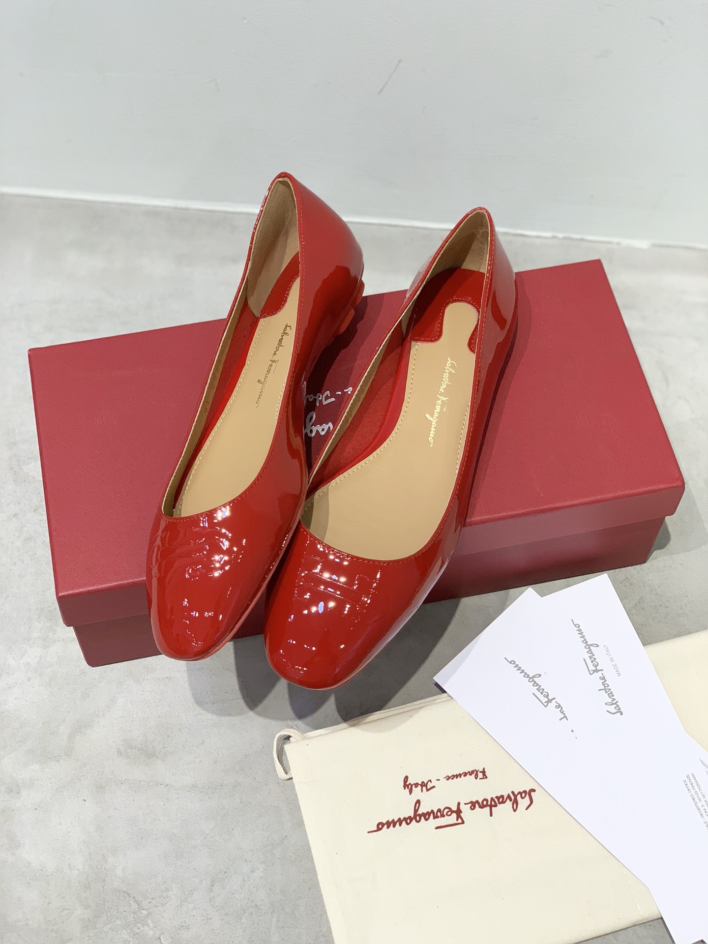 Factory Price: $600 Creamware Shoes with Imported Materials, Various Sizes Available - 图片 3