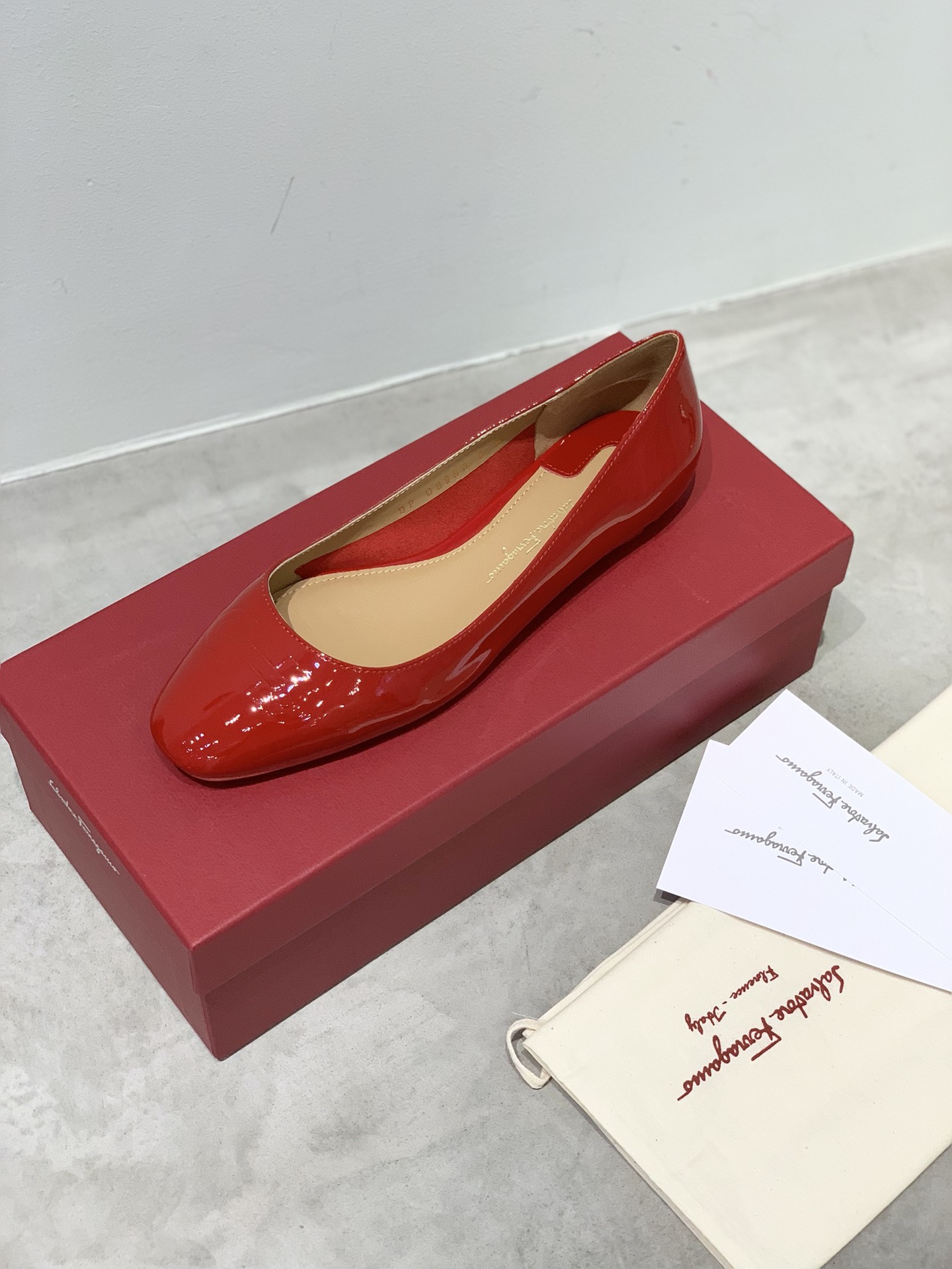 Factory Price: $600 Creamware Shoes with Imported Materials, Various Sizes Available - 图片 4