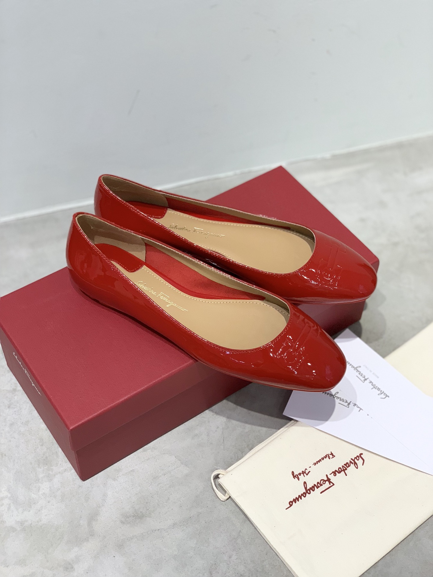 Factory Price: $600 Creamware Shoes with Imported Materials, Various Sizes Available - 图片 5