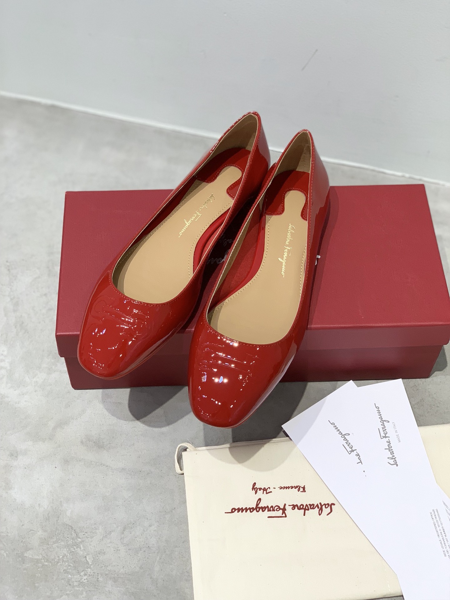 Factory Price: $600 Creamware Shoes with Imported Materials, Various Sizes Available - 图片 2