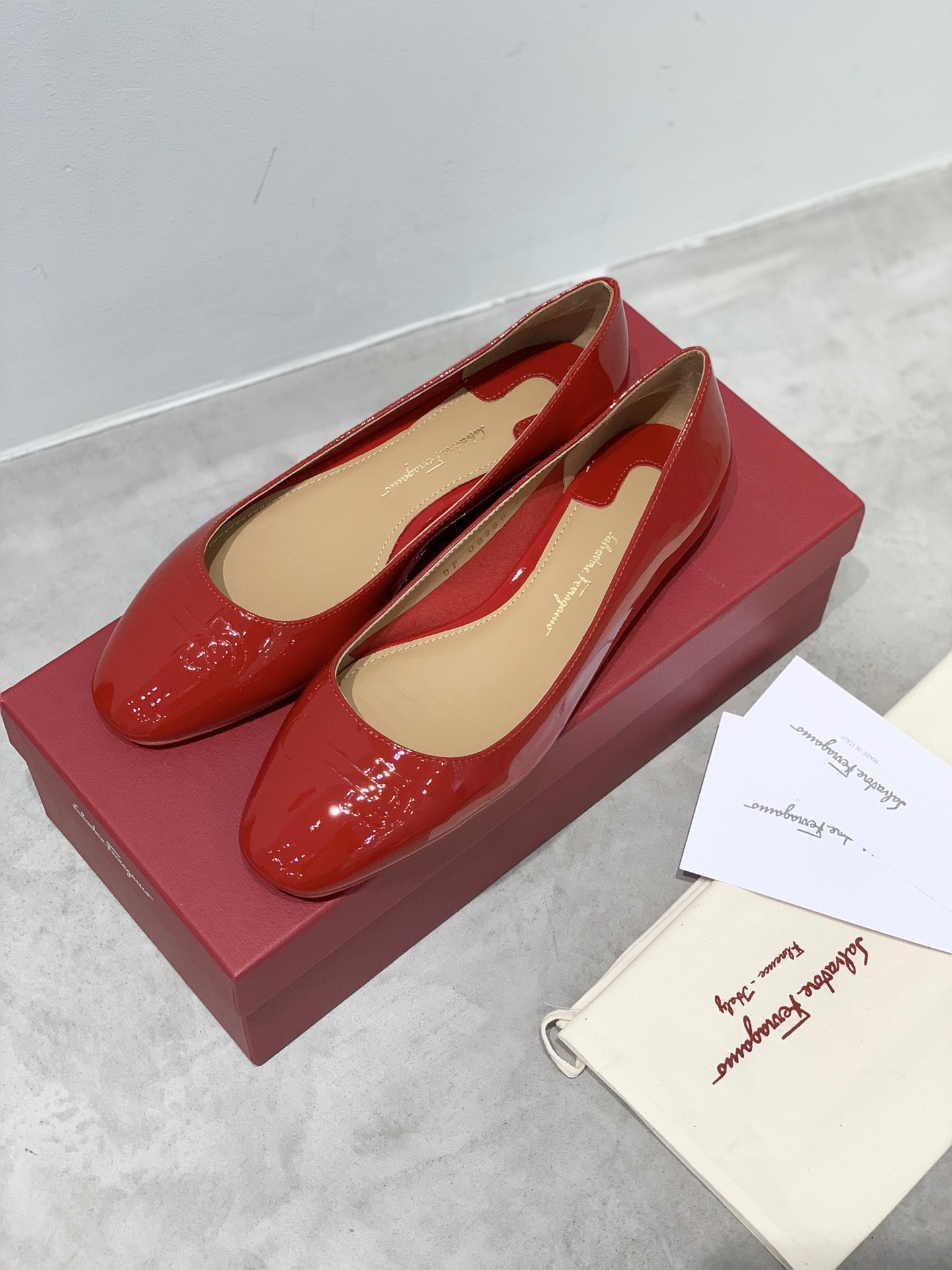 Factory Price: $600 Creamware Shoes with Imported Materials, Various Sizes Available