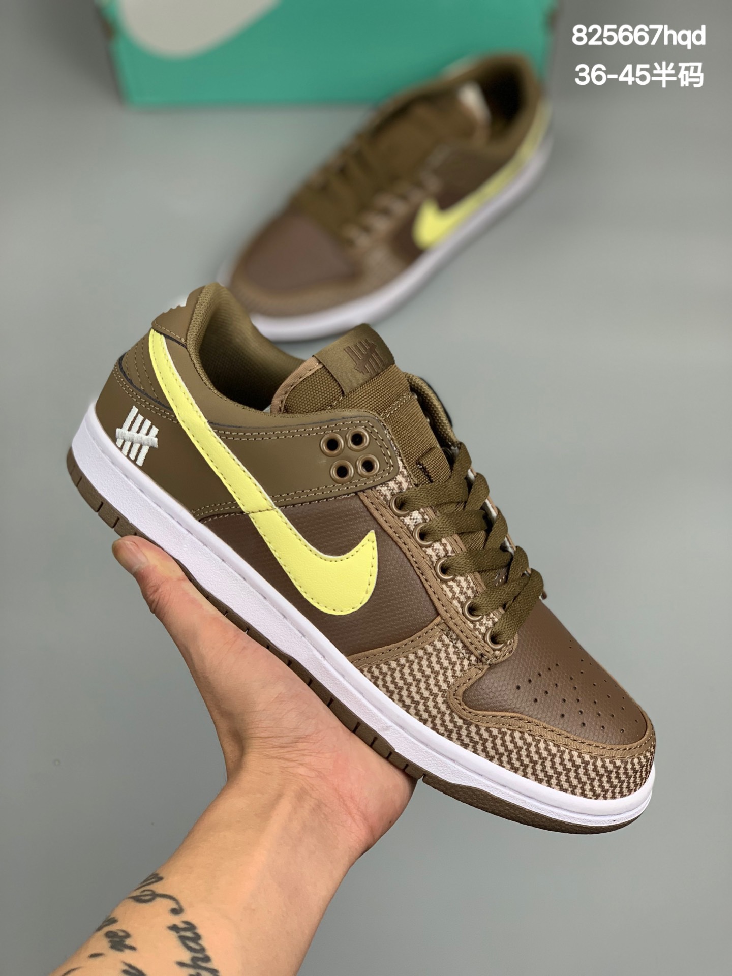 
耐克UNDEFEATED x NIKE DUNK LOW 重磅联名 复古低帮休闲运动滑板板鞋 采用脚感柔软舒适ZoomAir气垫 有效吸收滑板等极限运动在落地时带来的冲击力 为街头运动者们提供更好的保护 货号:DH3061-200 
尺码:36 36.5 37.5 38 38.5 39 40 41 42 42.5 43 44 44.5 45 
编码：825667hqd