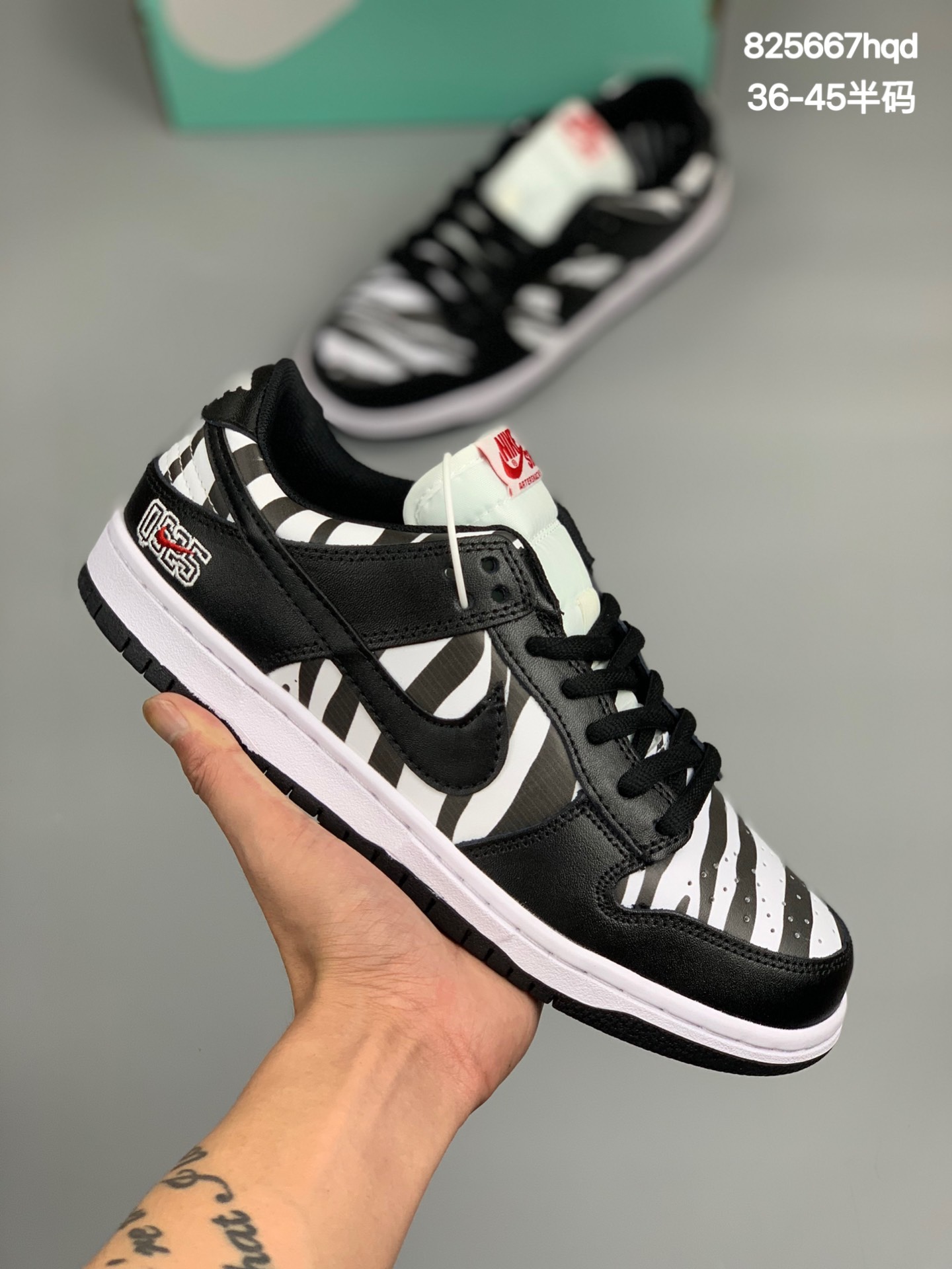 
耐克UNDEFEATED x NIKE DUNK LOW 重磅联名 复古低帮休闲运动滑板板鞋 采用脚感柔软舒适ZoomAir气垫 有效吸收滑板等极限运动在落地时带来的冲击力 为街头运动者们提供更好的保护 货号:DH3061-200 
尺码:36 36.5 37.5 38 38.5 39 40 41 42 42.5 43 44 44.5 45 
编码：825667hqd