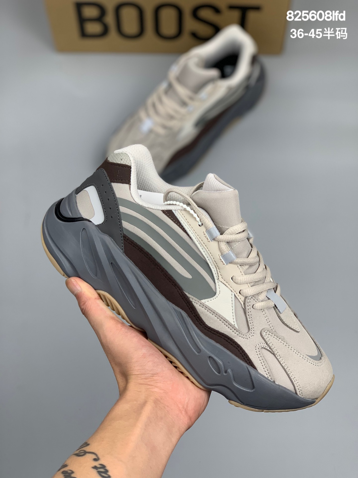 
Yeezy Boost 700V2 