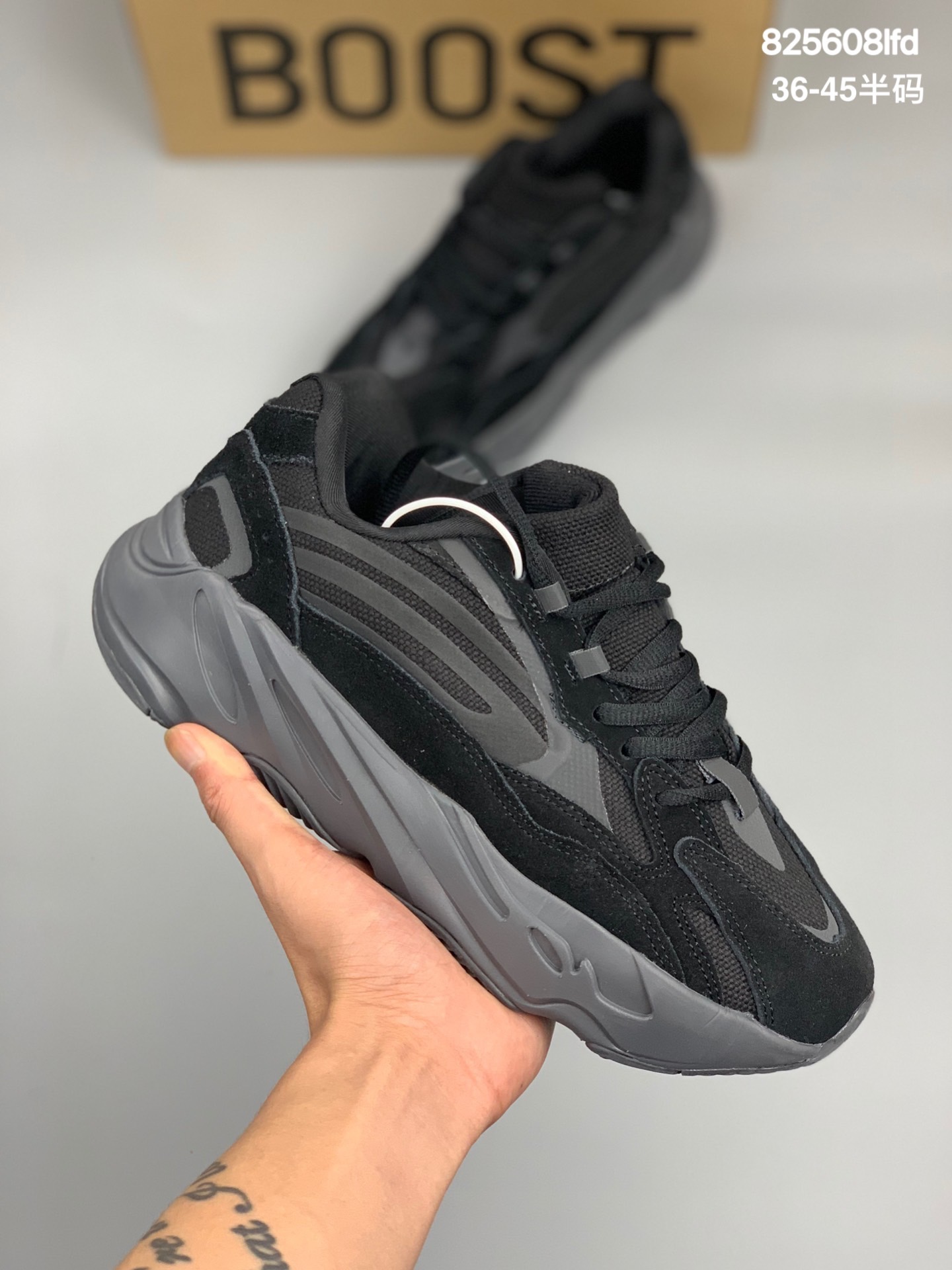 
Yeezy Boost 700V2 