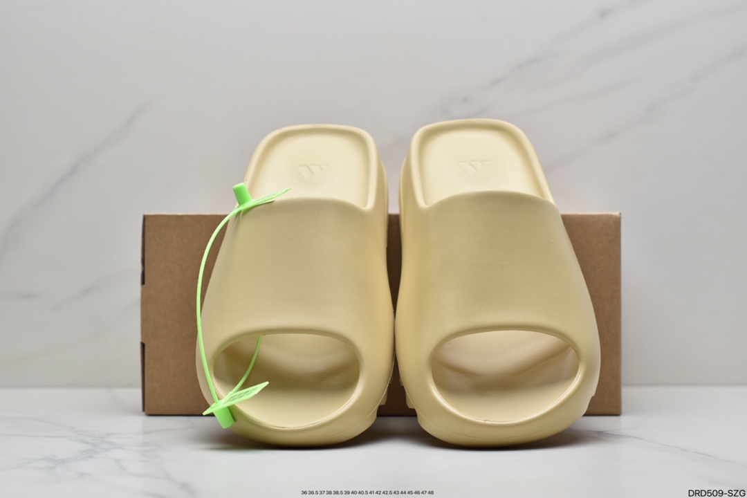 110 侃爷再度联乘Kanye West x Adidas Yeezy Slide”Bone”椰子拖鞋FV8425