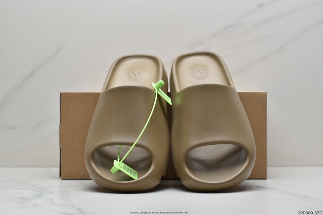 110 侃爷再度联乘Kanye West x Adidas Yeezy Slide”Bone”椰子拖鞋FV8425