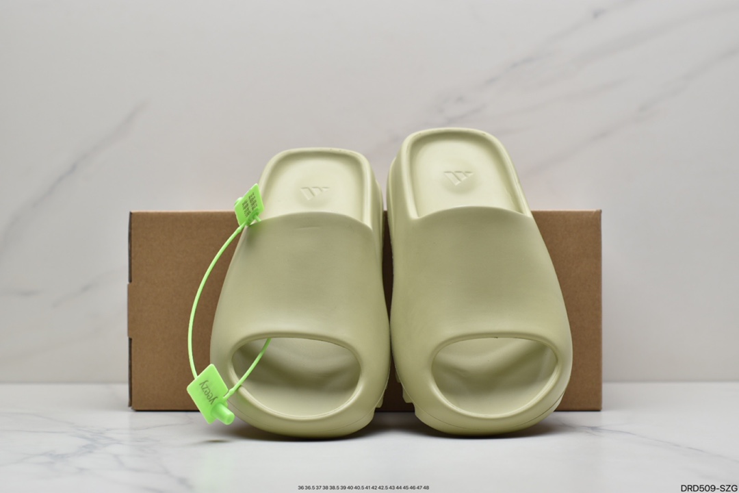 110 侃爷再度联乘Kanye West x Adidas Yeezy Slide”Bone”椰子拖鞋FV8425