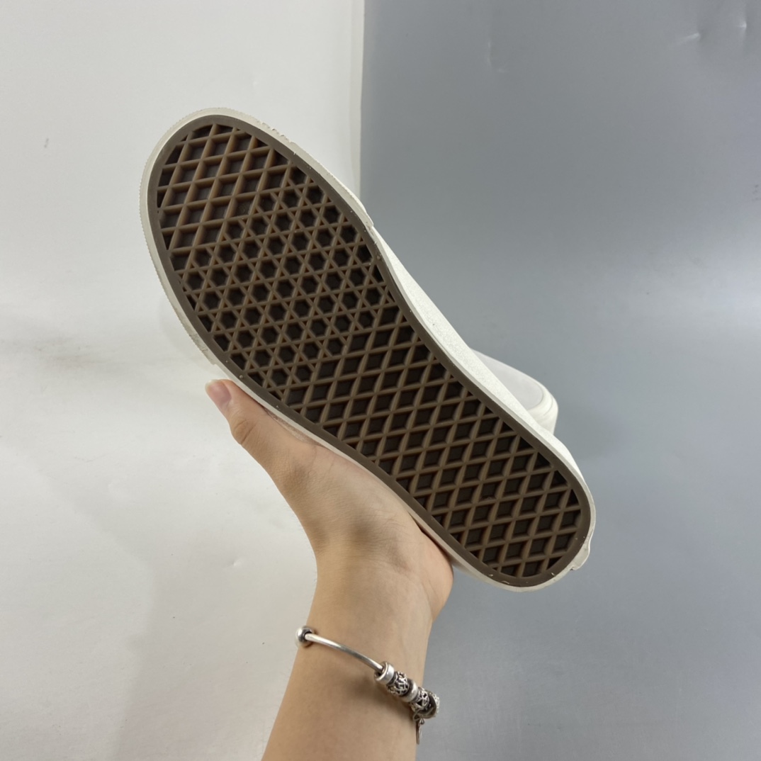 P140  Vans Vault OG Old Skool LX白色麂皮内里蓝色皮质拼接帆布复古高端鞋款 VN0A38G1QKK