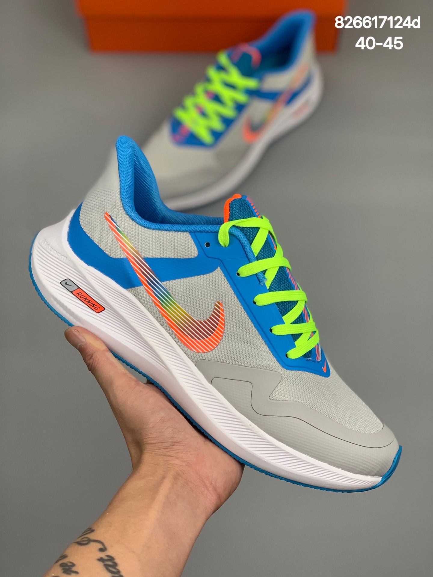 
Nike Zoom Pegasus Turpo38登月跑鞋38代透气缓震疾速跑鞋 采用透气网眼鞋面搭配外翻式鞋口，为脚跟区域营造出色舒适度，而在鞋底部分，搭载全掌型ZOOM AIR配置，锐意革新缓震系统，缔造平稳顺畅的自然步履体验
SIze：40-45
编码：826617124d