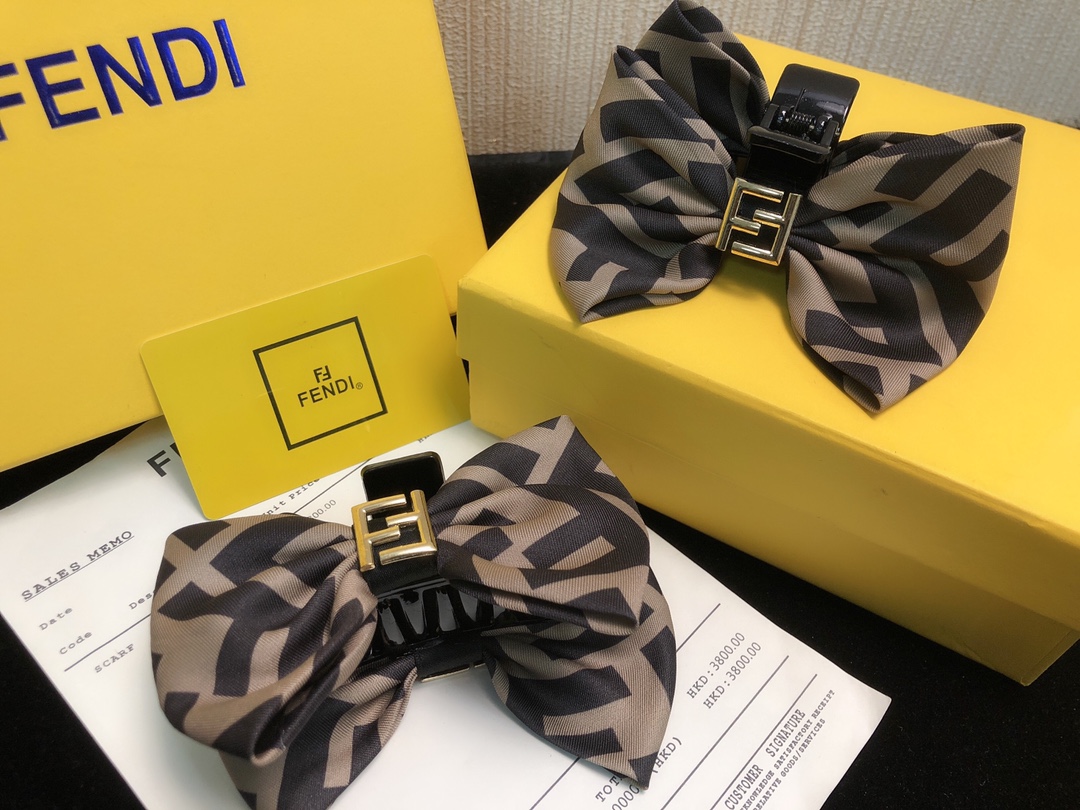 NO:277965,New Fendi) Classic hot and versatile bow letter clips, high-looking and fashionable, hairpins, fendi, fendi, fendi, hairpins19860909上新Fendi芬迪）经典爆款百搭蝴蝶结字母抓夹 颜值高又时髦,发夹,fendi,fendi,hairpins,accessory